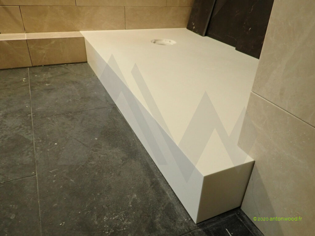 arc1950-renovation-appartement-douche-porcelanosa-marbre-solidsurface-receveur-surmesure